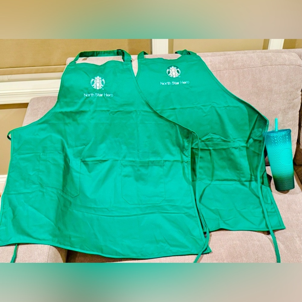 ✨AUTHENTIC & BRAND NEW STARBUCKS APRONS (2) &  BRAND NEW (2022) TUMBLER!✨